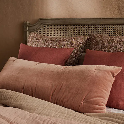 WANDERING FLORAL EURO COVER DUSKY PINK 65X65CM